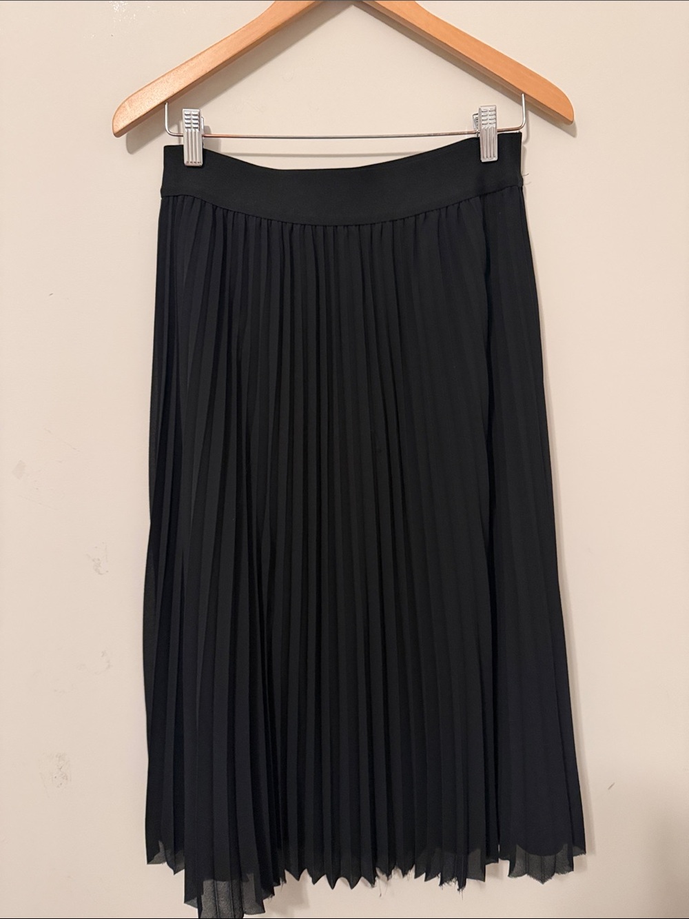 Quince Chiffon Pleated Midi Skirt Black Medium - Picture 2 of 7